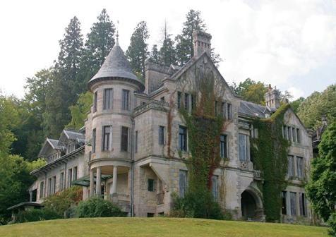 le chateau de Montméry, commune de  Lambazac (Haute Vienne) . Le projet est attribué à Richard Morris Hunt pour son ami le porcelainier Théodore Havilland qui s'y installa à partir de 1875
